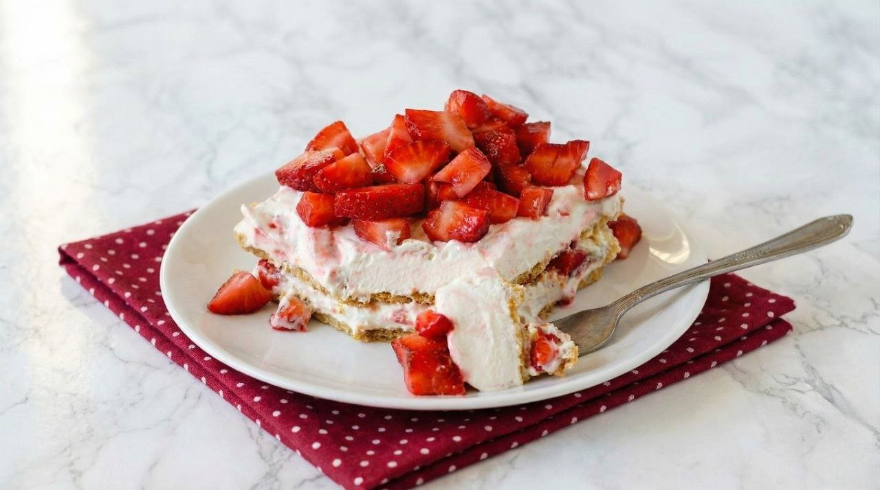 No-Bake Strawberry Cheesecake Lasagna