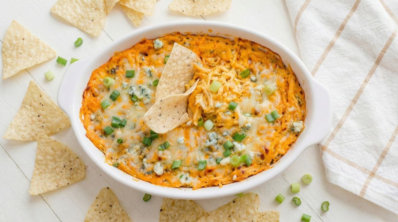 Cheesy Buffalo Chicken Dip (Best Game Day Appetizer) Cheesy Buffalo Chicken Dip