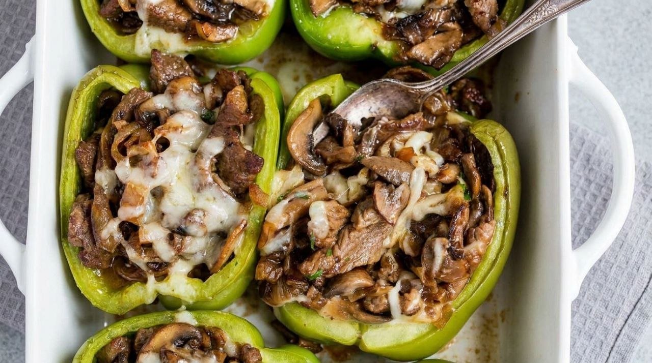 Philly Cheesesteak Stuffed Peppers – Low Carb Easy Dinner Philly Cheesesteak Stuffed Peppers